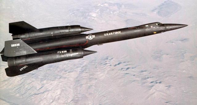 空军|F-111战斗机的一波三折，不成功的舰载战斗机，成功的战斗轰炸机