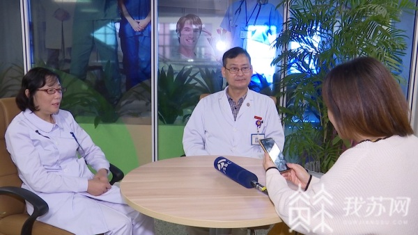 人文|组团打“怪”三十年的白衣眷侣 今天收到了女儿送的特别礼物