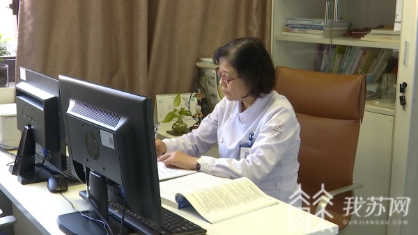 人文|组团打“怪”三十年的白衣眷侣 今天收到了女儿送的特别礼物