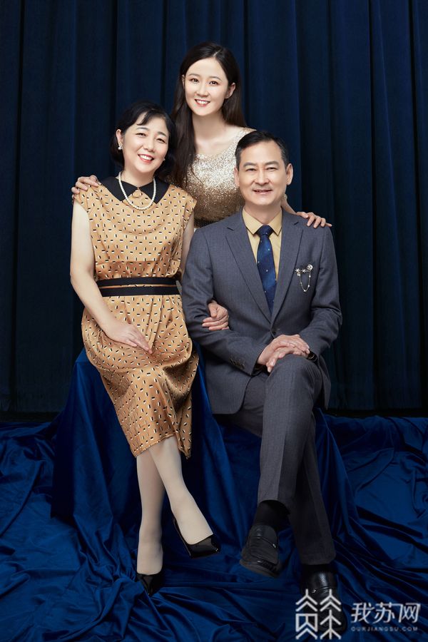 人文|组团打“怪”三十年的白衣眷侣 今天收到了女儿送的特别礼物