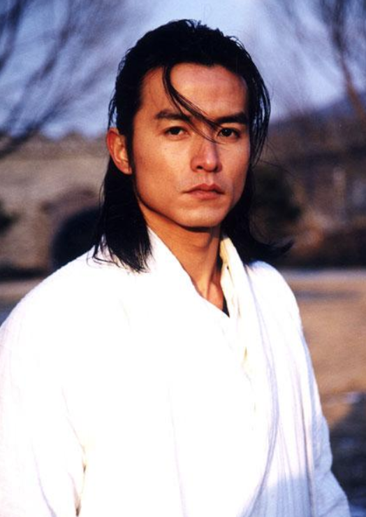 49岁范文芳晒照新加坡第一美女美丽依旧丈夫李铭顺满头白发