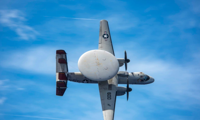 里根|躲在第一岛链外恐吓中国？里根号航母打击群在菲律宾海高调演习