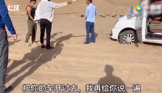 视觉志|自驾游拍下可怕画面，去公厕千万小心｜百家故事