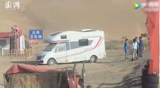 视觉志|自驾游拍下可怕画面，去公厕千万小心｜百家故事