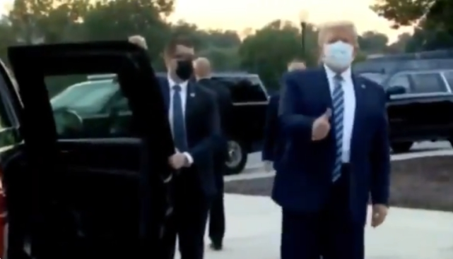 特朗普|特朗普返回白宫，媒体拍下他“摘下口罩”一幕