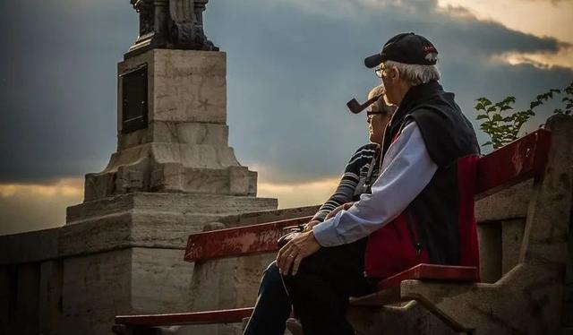 出轨|77岁爷爷自爆“出轨”，与相爱47年的妻子告别，背后真相令人泪奔……