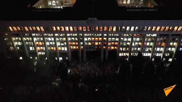 白宫|政局突变！邻国“白宫”被占领