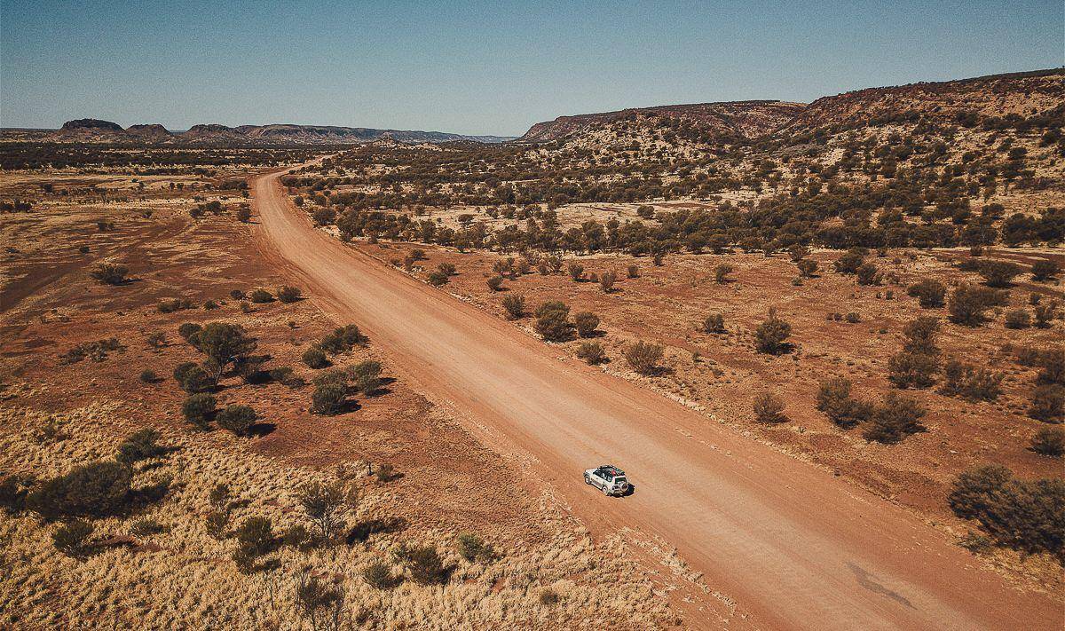 澳大利亚沙漠|上帝也难滋养的大陆，澳大利亚四面环海，为什么仍有大片沙漠？