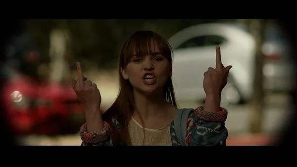 智能手机|摆摊老人卖菜，钱被儿媳收了：你伸出来的手，真恶心