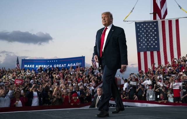 特朗普|特朗普感染新冠后首场竞选集会：想给观众一个大大的吻