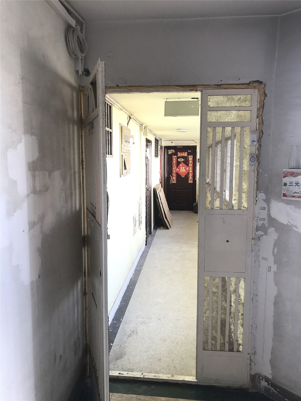 公共空间|楼道里能加装防盗门吗？专家：占用公共空间涉嫌违规