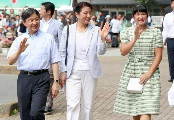 菅义伟|日本出现女天皇?菅义伟:男系继承重要性丝毫不会改变