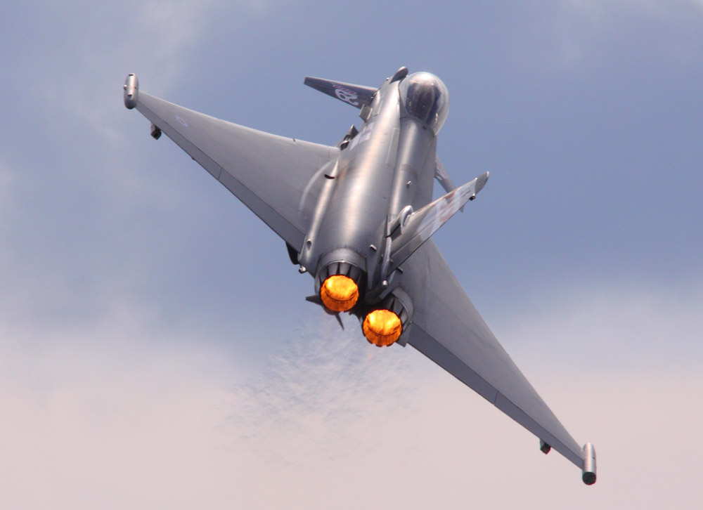 真空环境|依靠向后喷气能够推动物体前进，宇宙近乎真空，为何也能这样做？