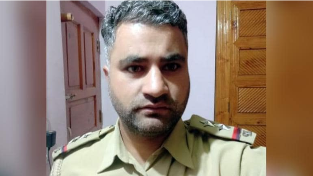 国际社会|印度一巡警在克什米尔被射杀，军警联合封锁区域搜捕枪手