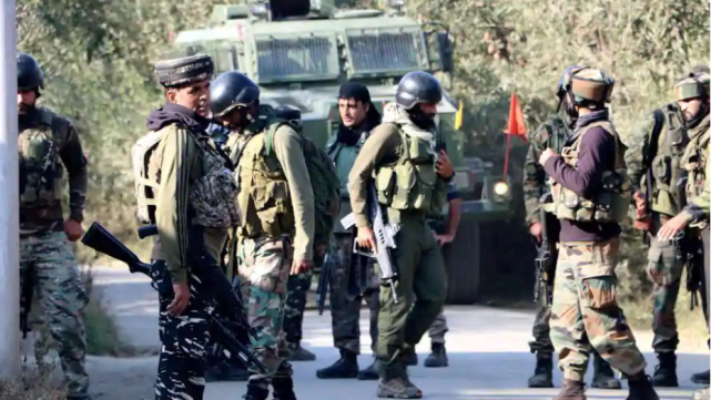 国际社会|印度一巡警在克什米尔被射杀，军警联合封锁区域搜捕枪手