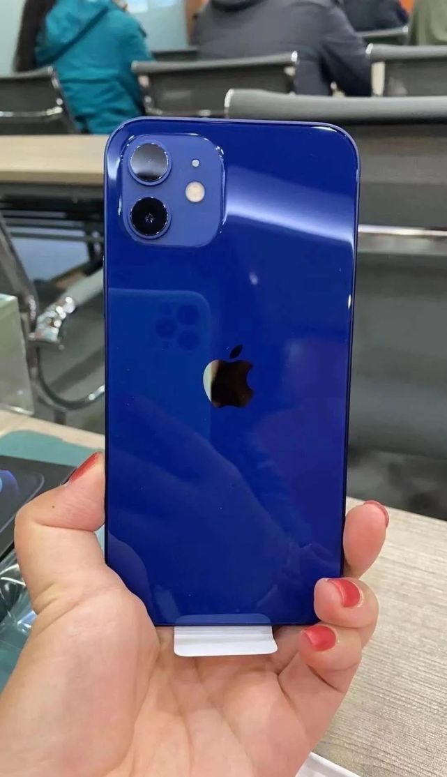 iphone|iPhone12蓝色，被网友玩坏了