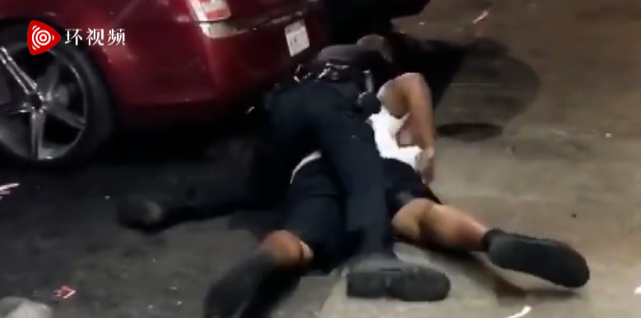 美国警察|美国再发生警察击毙黑人男子事件，抗议者怒：解散警察！