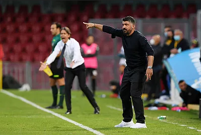 因扎吉(中)和加图索(右)各为其主