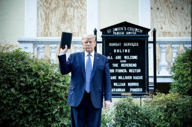 方济各|教皇方济各任命美国首位黑人红衣主教,此前曾批特朗普“摆拍”