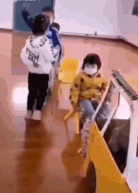 社会|法国网站夸日本教让座,结果视频里小孩开口一句普通话