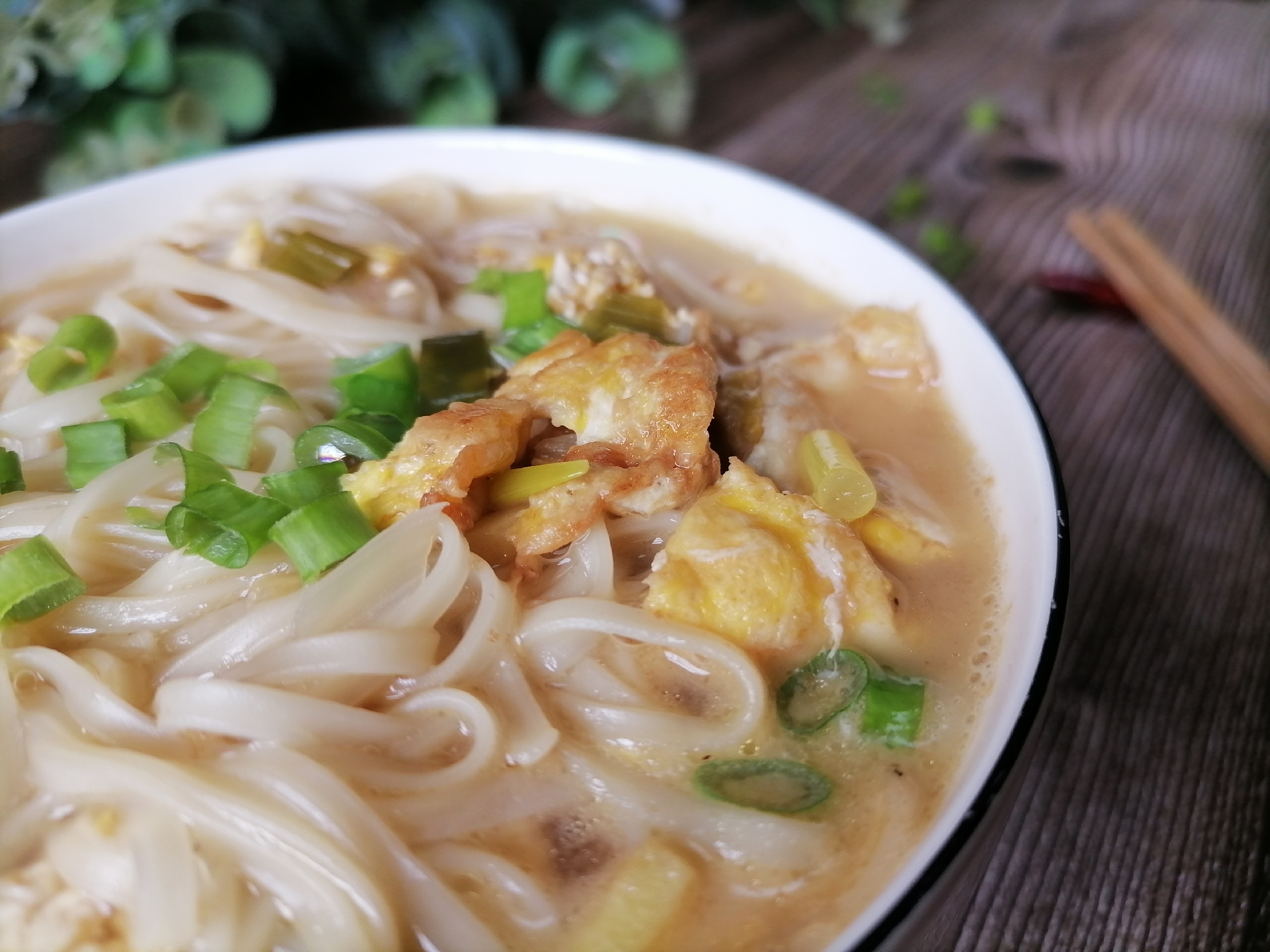 秋冬就馋这碗面香气扑鼻吃面喝汤暖身暖胃传统鸡蛋炝锅面