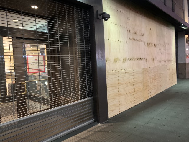 木板|大选临近全美商家展示“求生欲”：关店或木板封橱窗防骚乱