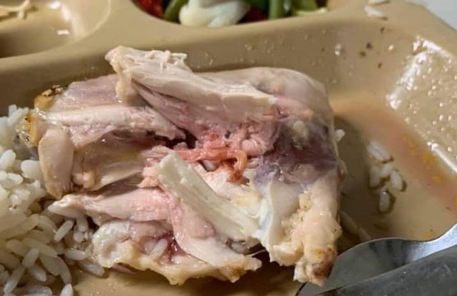 美军|美国大兵曝光美军可怕餐食:生菜包虫子、面包发霉