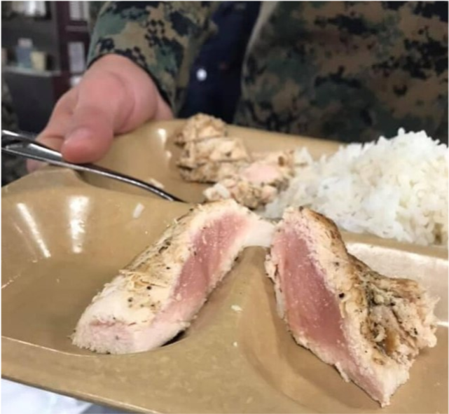 美军|美国大兵曝光美军可怕餐食:生菜包虫子、面包发霉