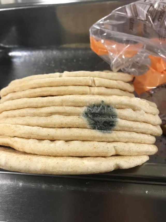 美军|美国大兵曝光美军可怕餐食:生菜包虫子、面包发霉