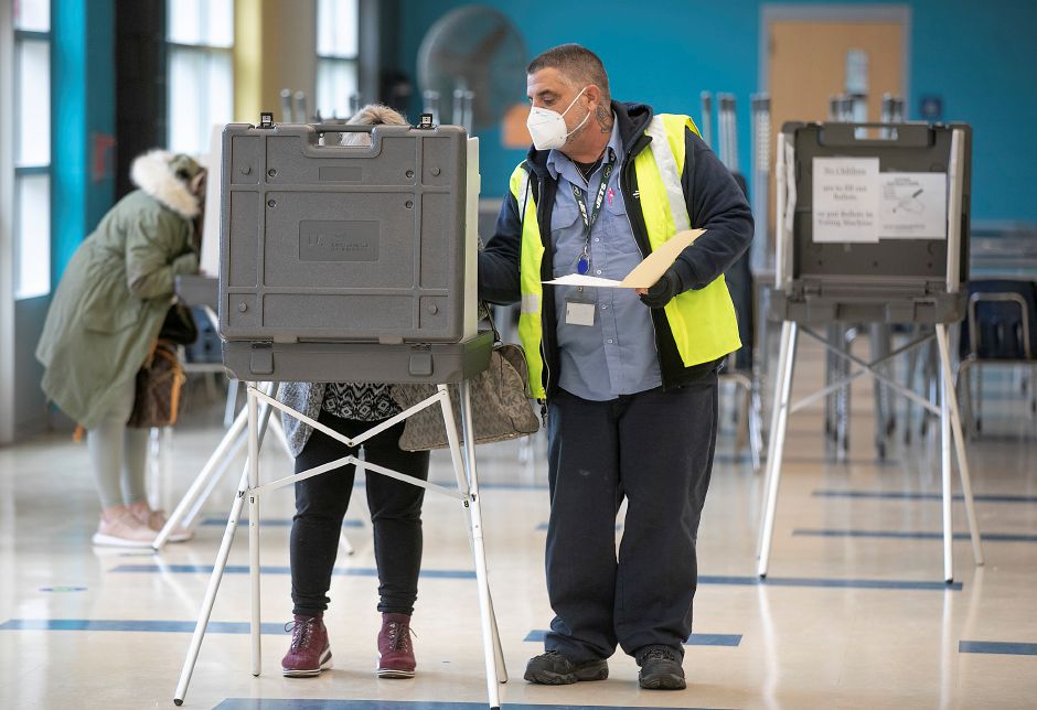 市政厅|疫情影响美国大选计票？美国一州多名市政厅工作人员隔离