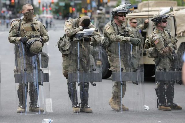 防暴盾牌|美国加州一座国民警卫队军械库被盗，大批防暴装备丢失