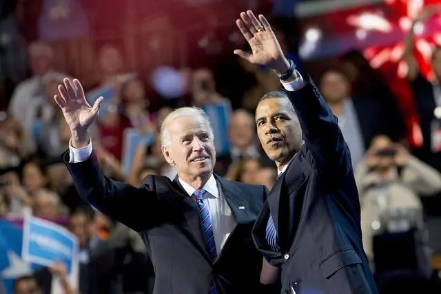 国际|抗疫、疗伤、中美关系，78岁终攀高峰的拜登头顶“三座山”