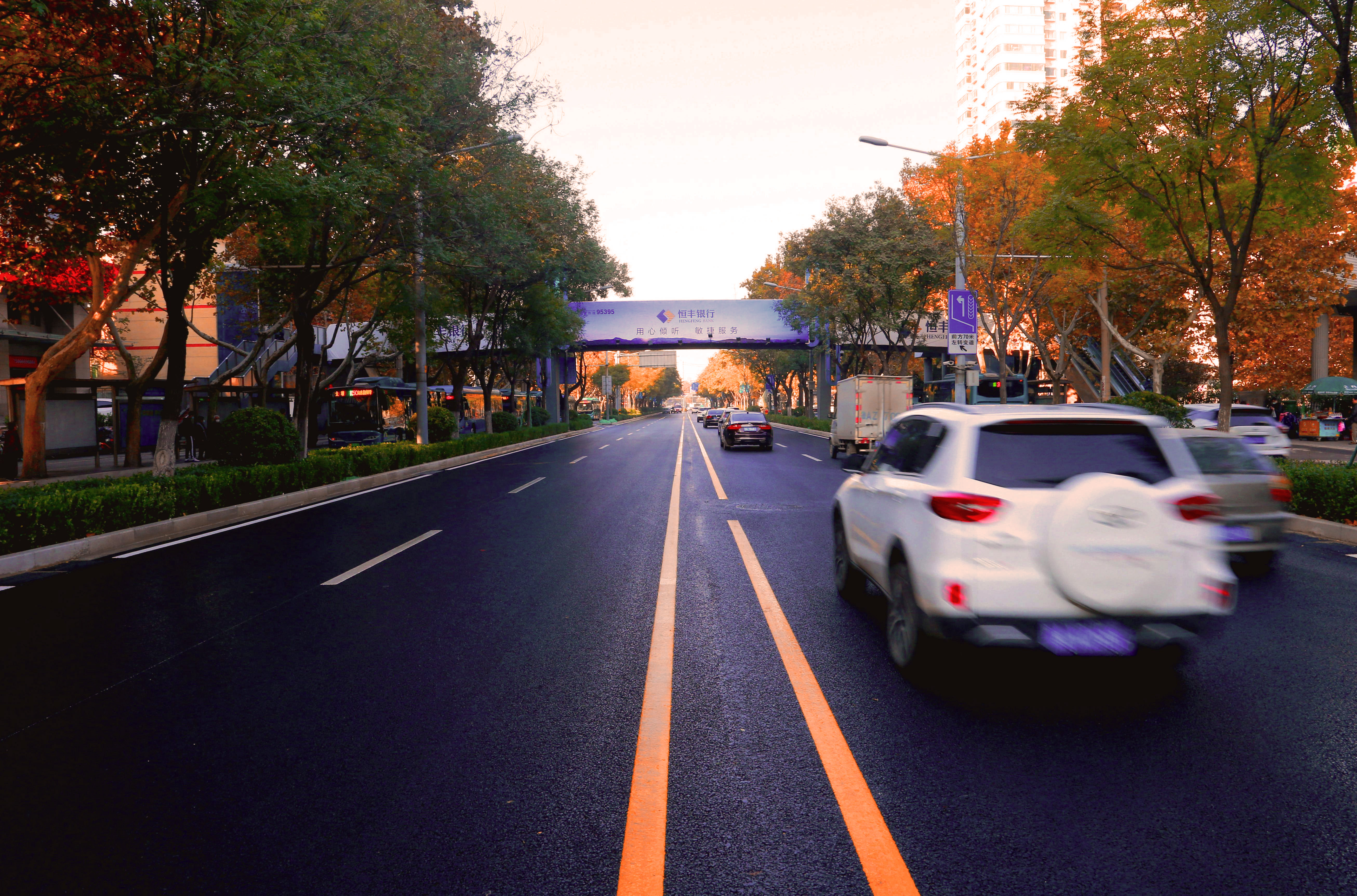 解放路已成为一条凸显泉城魅力的景观大道!