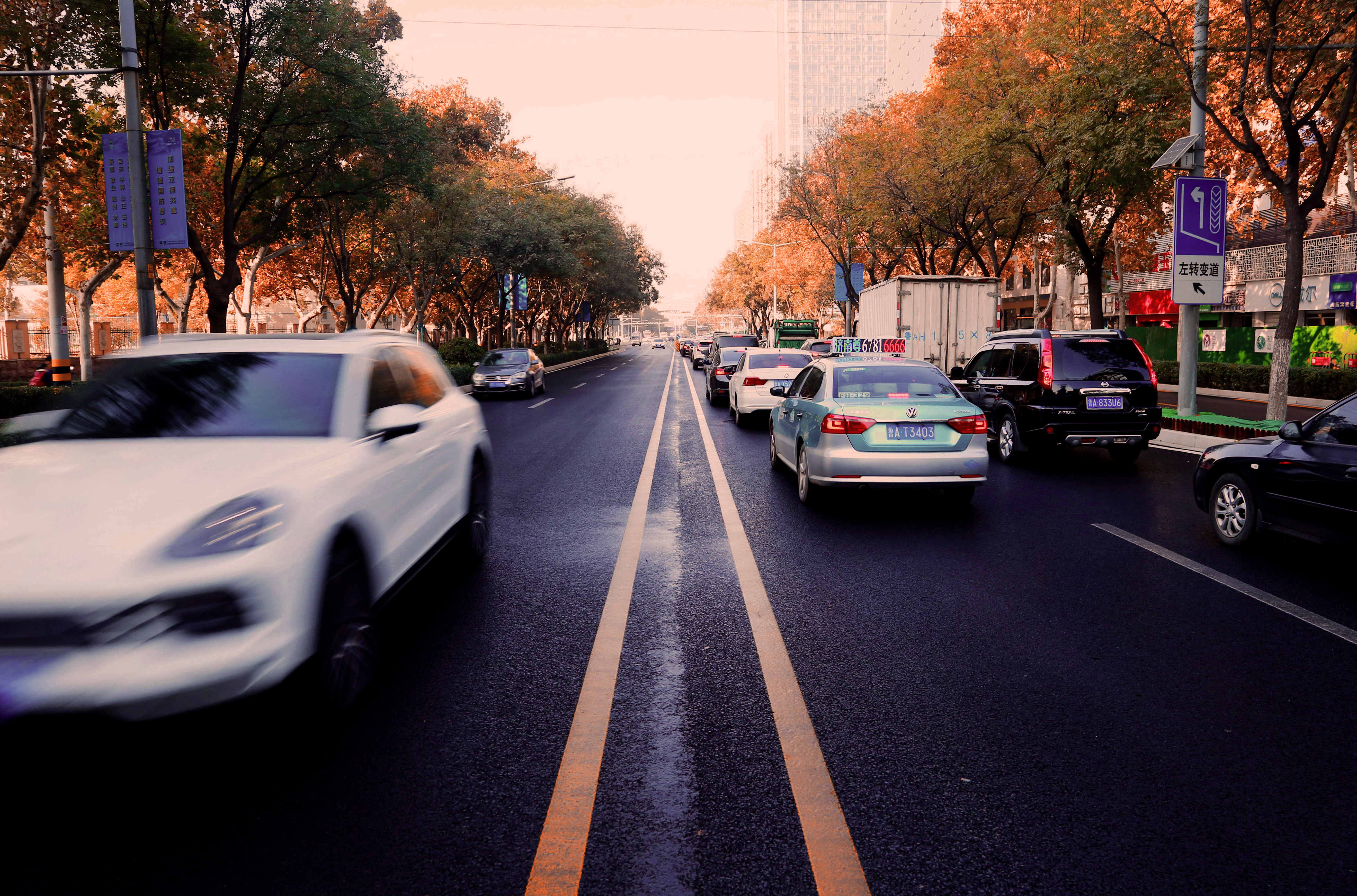 深秋的济南解放路道路换新颜出行更舒心