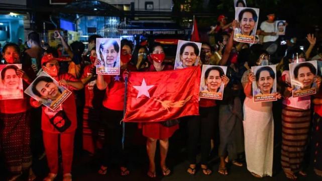 时政外交|蓬佩奥这时候还有闲心说别人？！