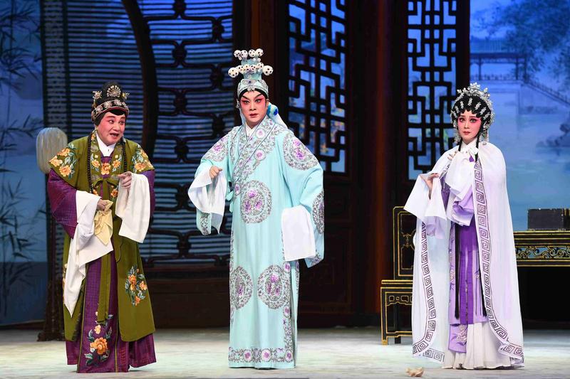 彭炽权（左）、蒋文端（右）、林家宝在