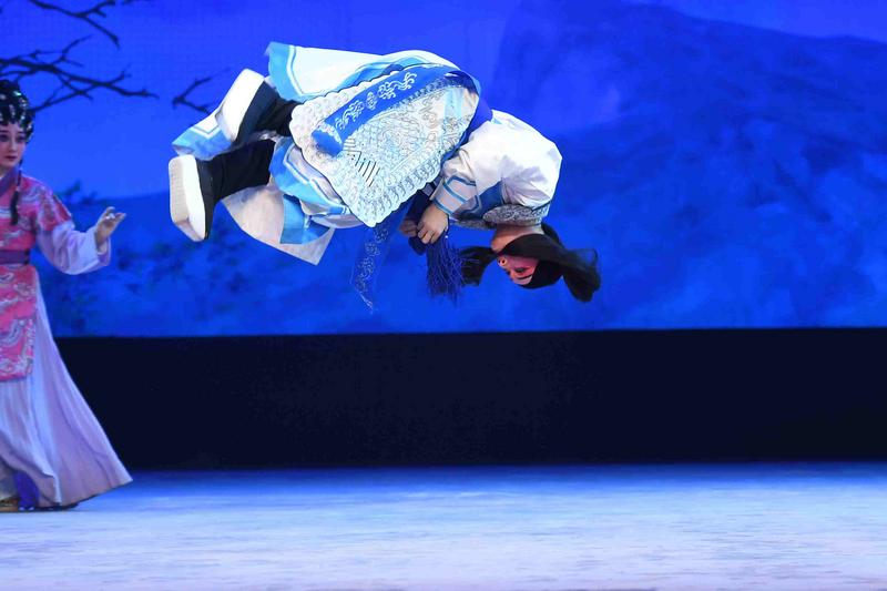 黄春强饰演男主角“文萍生”