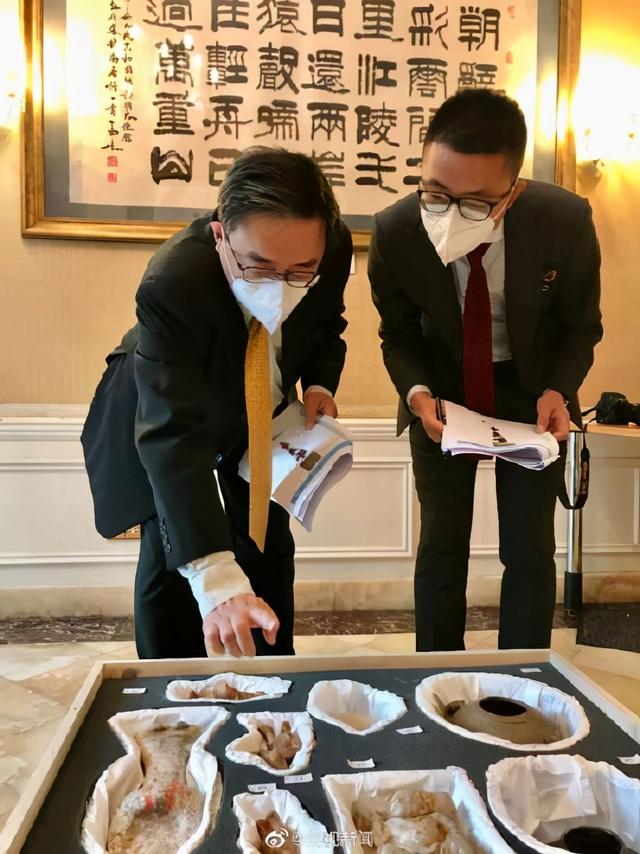 文物|68件流失英国文物被追索回国，包括瓷器、陶器、石器、铜器等，时间跨度从春秋战国到清代