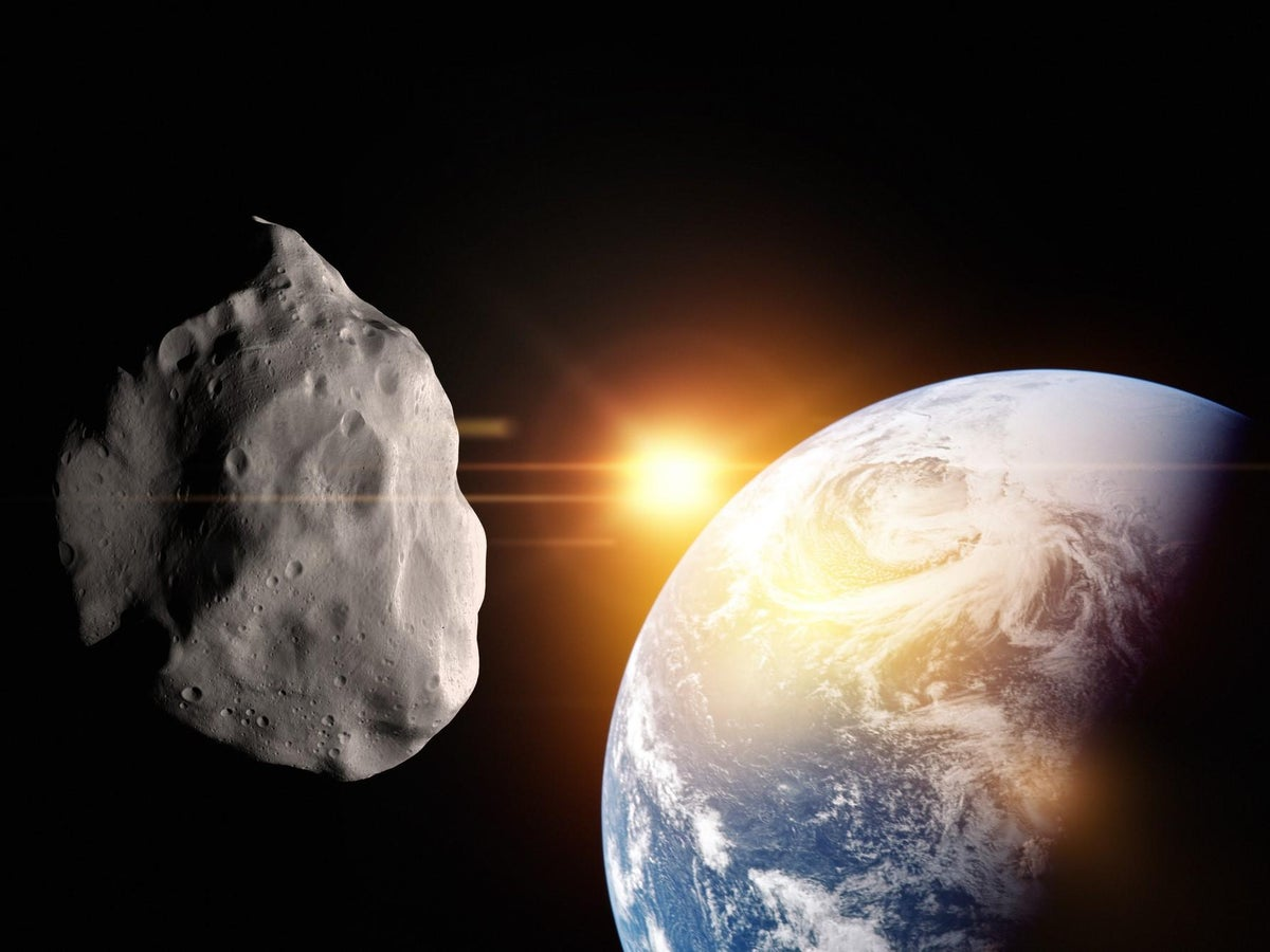 小行星|这颗小行星掠过了地球的大气层