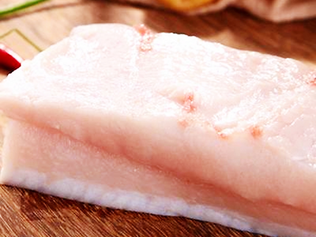 猪肥膘肉是出油最多的部位,但是很多人在熬猪油的时候,根本就没有意识