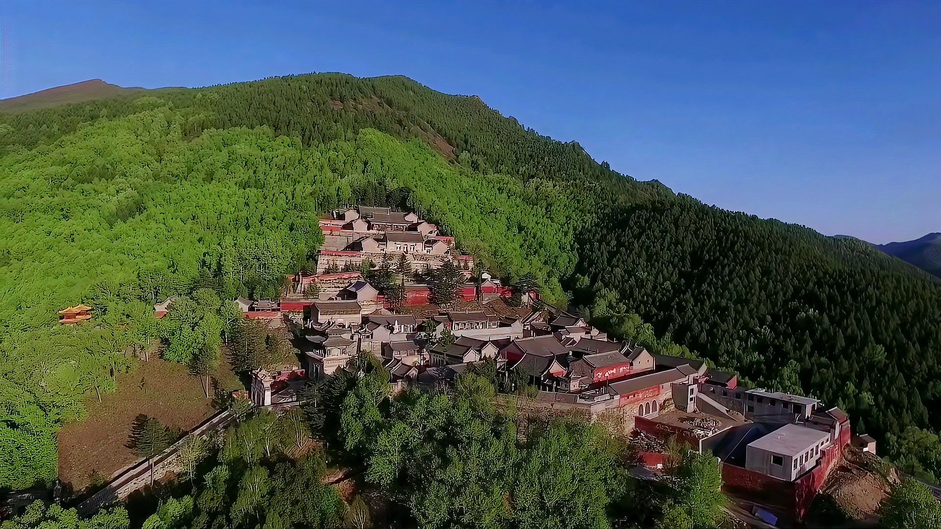 航拍五台山南山寺规模宏大古建壮美