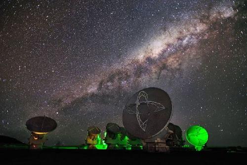 天文|42000颗星链卫星或将摧毁天文学，投资7亿的中国天眼被废？