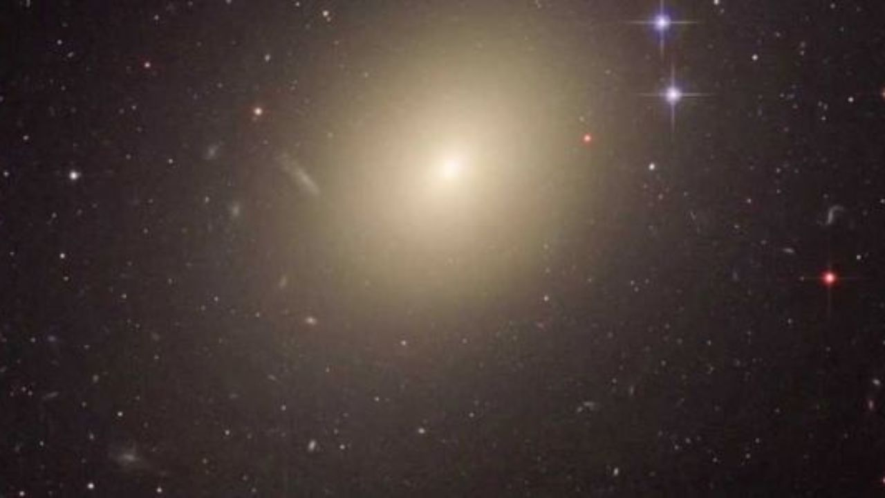 天文|宇宙中最大的星系有多大？