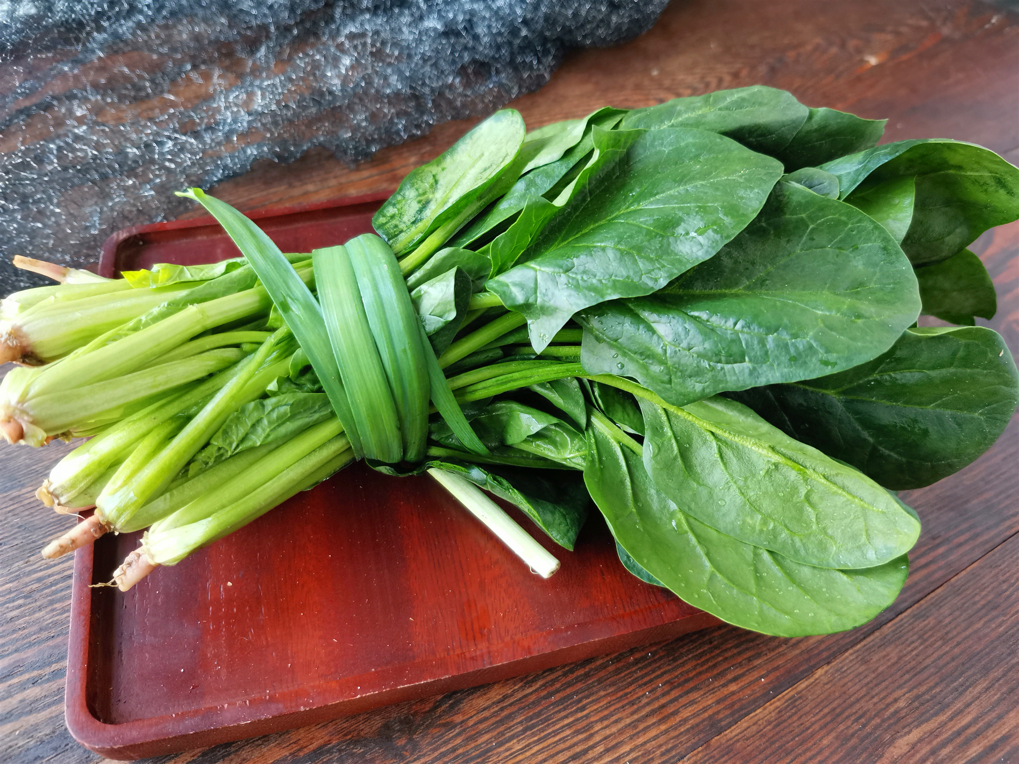 春季吃菠菜有讲究记住这三忌做错了影响口味还降低营养