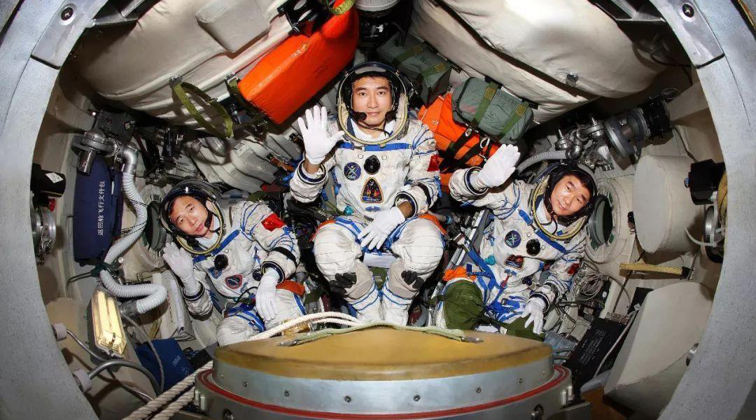 翟志刚|太空出舱有多险？神舟7号出舱的惊险历程，翟志刚的生死抉择