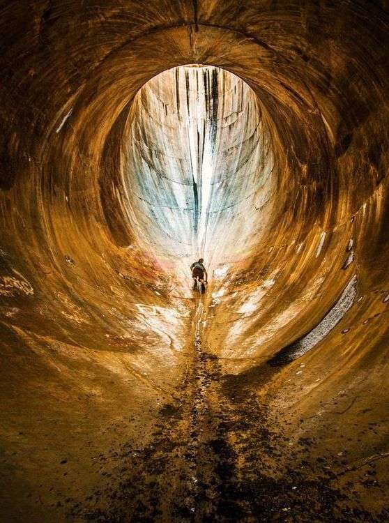 地球破洞|葡萄牙湖面神秘的“地球破洞”是怎么回事？水最终流向了哪里？