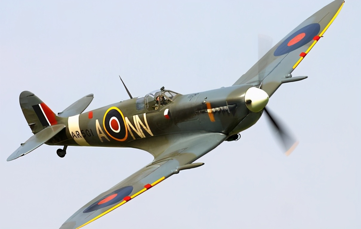 喷火式战斗机造型优美性能优异被誉为战斗机中的虎式坦克