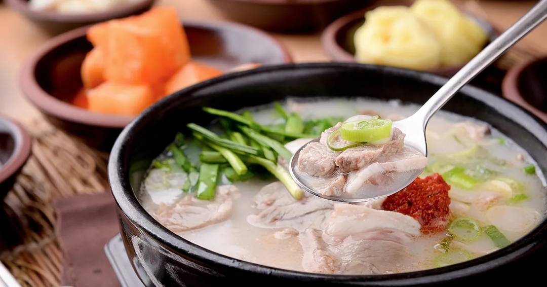 韩国猪肉汤饭历史由来，发迹地不是釜山？哪里的猪肉汤饭最美味？