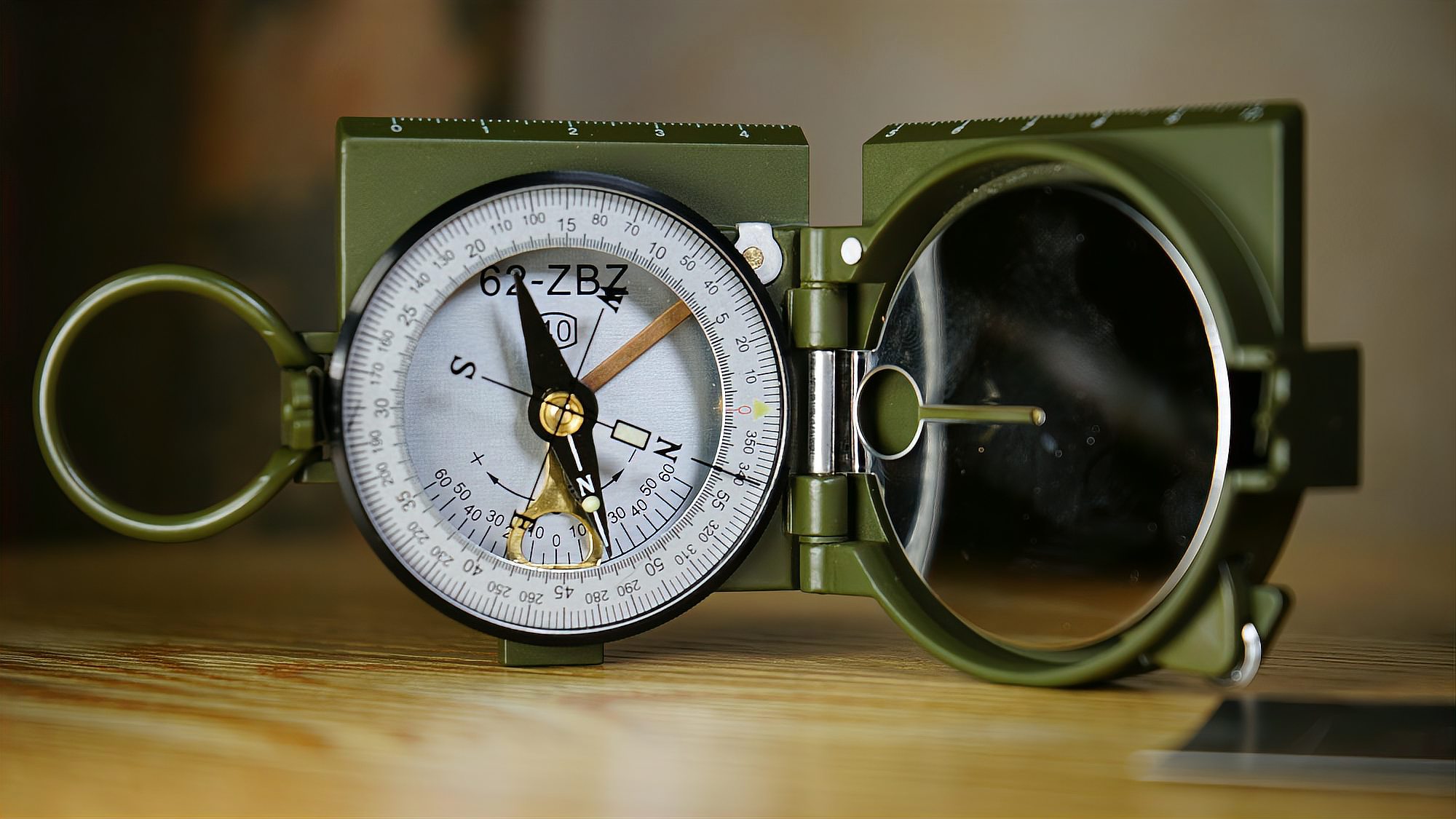 六二式五功能指北针功能全面经久耐用