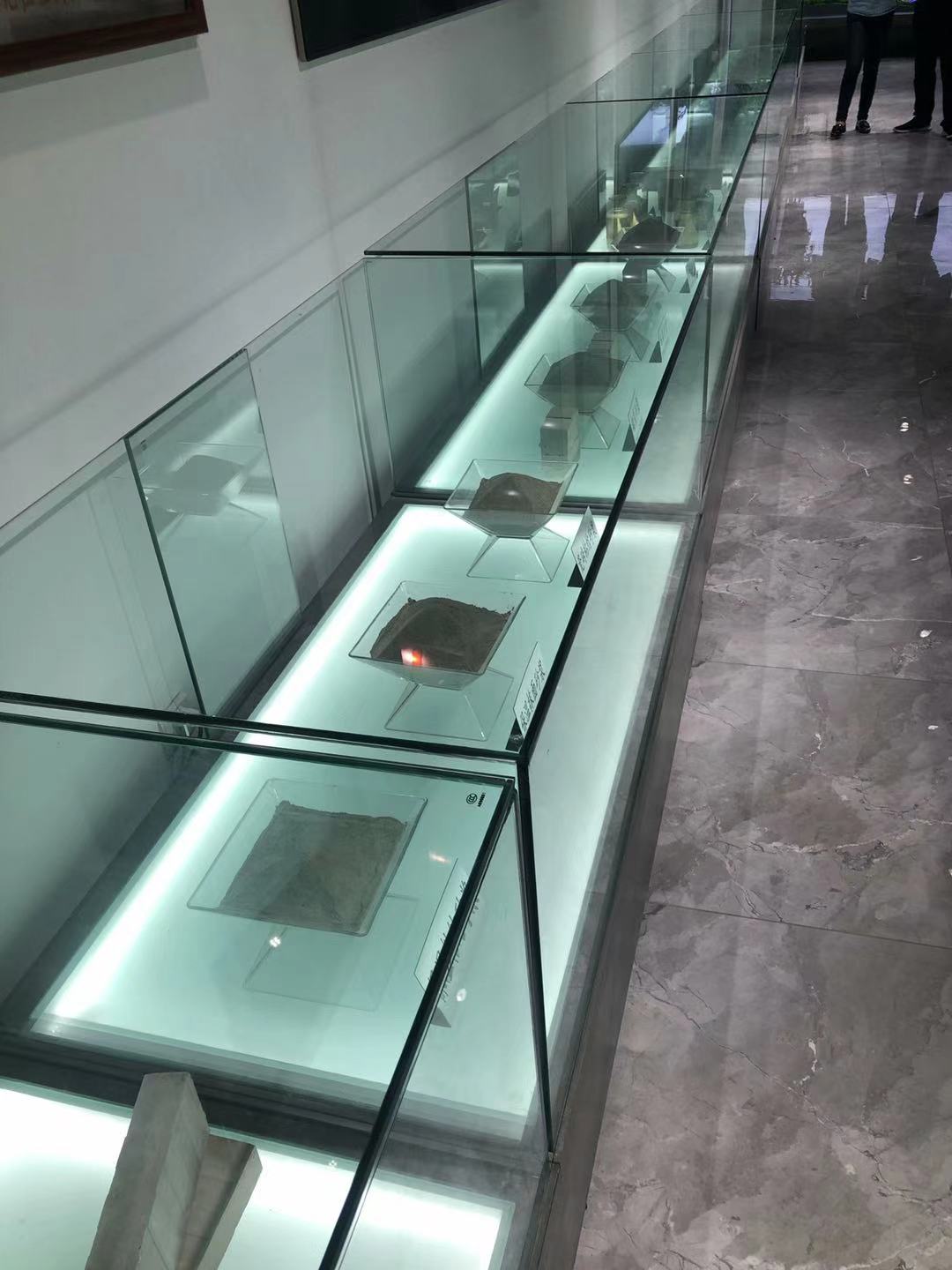 生产中用到不同粒度的砂石骨料｜图片来源：作者拍摄